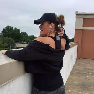 Lululemon Final lap Black tank with Phone Pocket Sz 6 Like new